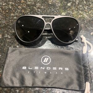 Blenders Eyewear Magic Roy Polarized Sunglasses Black | Worn Once Like New